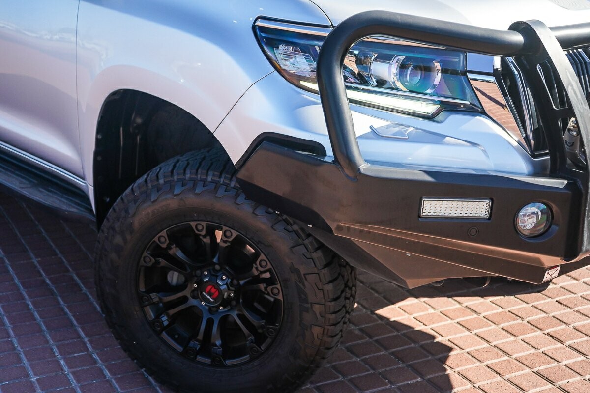 Toyota Landcruiser Prado image 2
