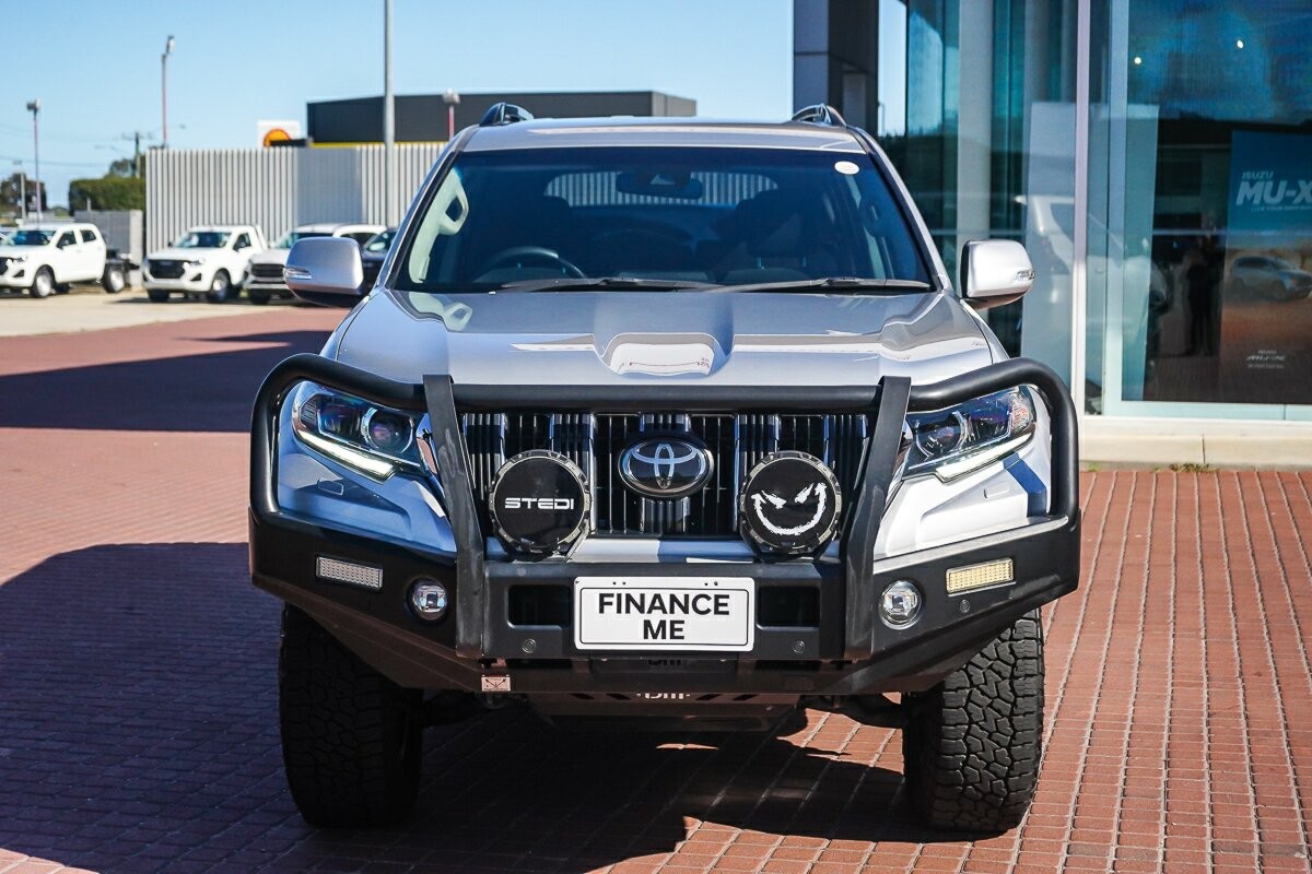 Toyota Landcruiser Prado image 3