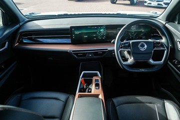 https://vehicle-cdn.autoleague.cloud/32225_81009864_10.jpg