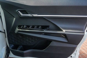 https://vehicle-cdn.autoleague.cloud/32225_81009864_11.jpg
