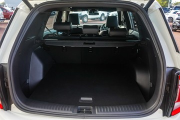 https://vehicle-cdn.autoleague.cloud/32225_81009864_19.jpg