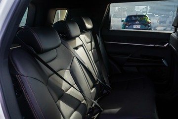 https://vehicle-cdn.autoleague.cloud/32225_81009864_9.jpg