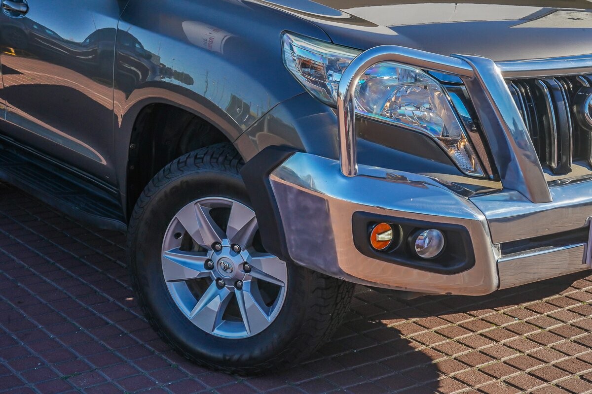 Toyota Landcruiser Prado image 2