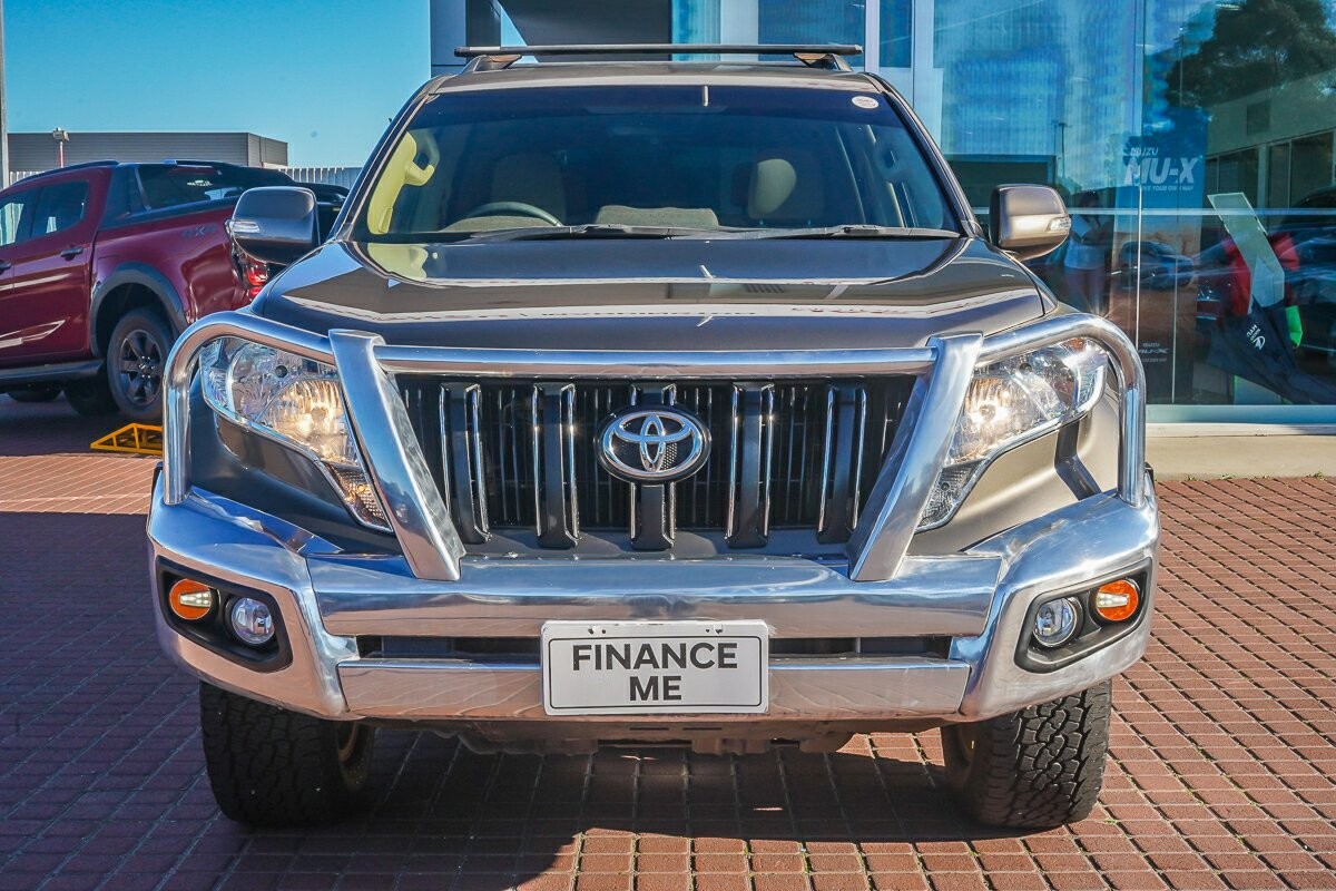 Toyota Landcruiser Prado image 3
