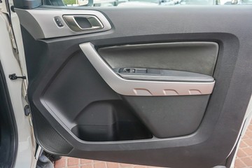 https://vehicle-cdn.autoleague.cloud/32225_81009899_10.jpg