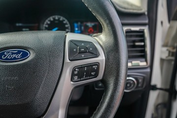 https://vehicle-cdn.autoleague.cloud/32225_81009899_13.jpg