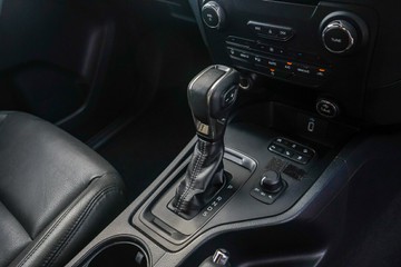 https://vehicle-cdn.autoleague.cloud/32225_81009899_17.jpg