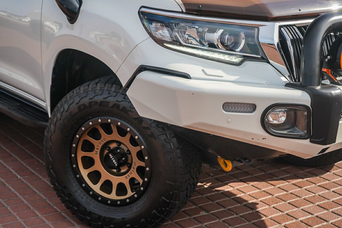 Toyota Landcruiser Prado image 2