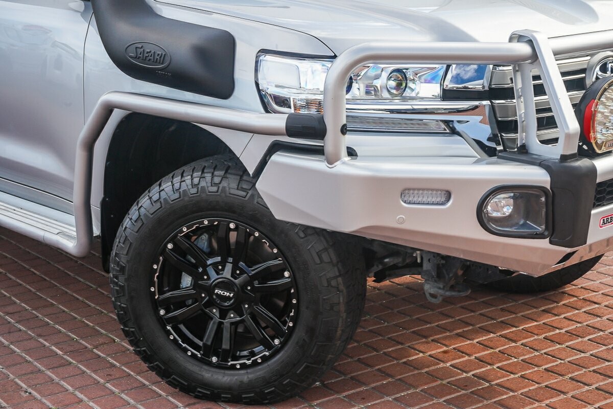 Toyota Landcruiser image 2