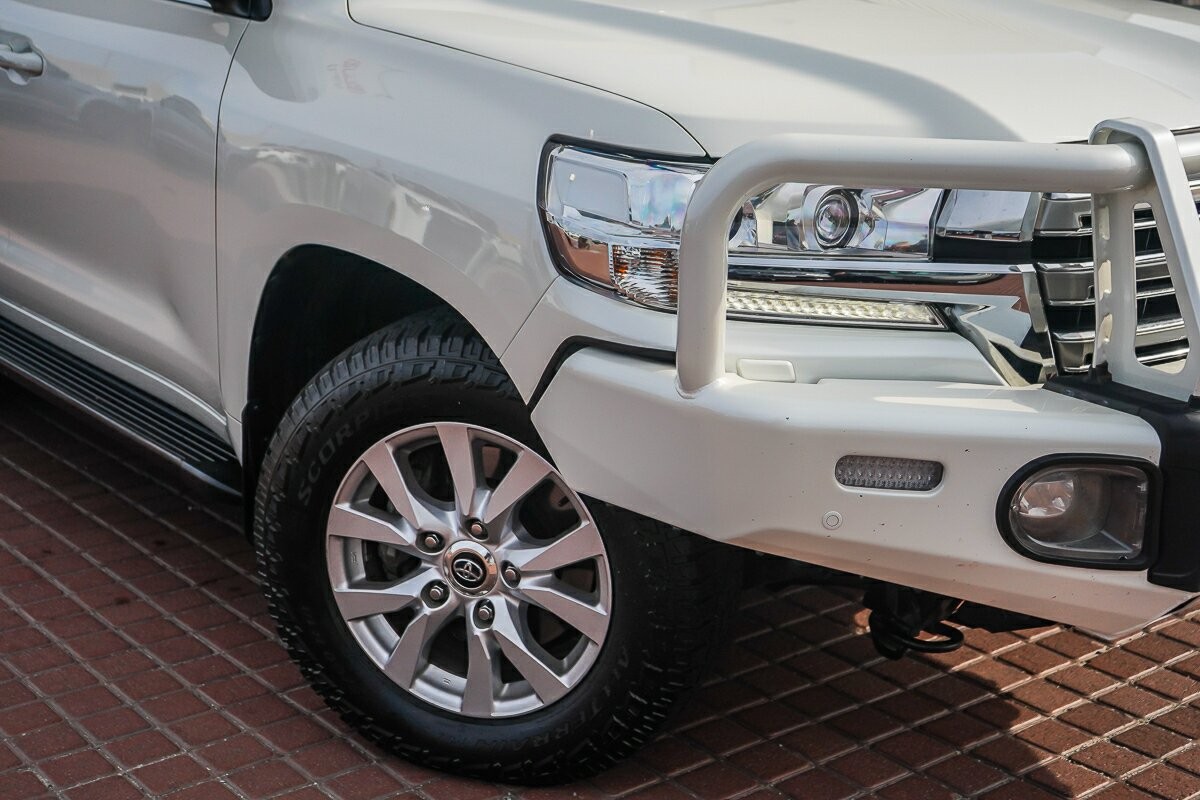 Toyota Landcruiser image 2