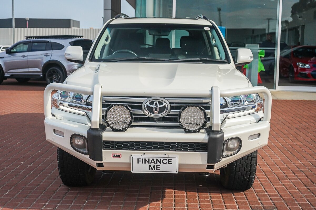 Toyota Landcruiser image 3