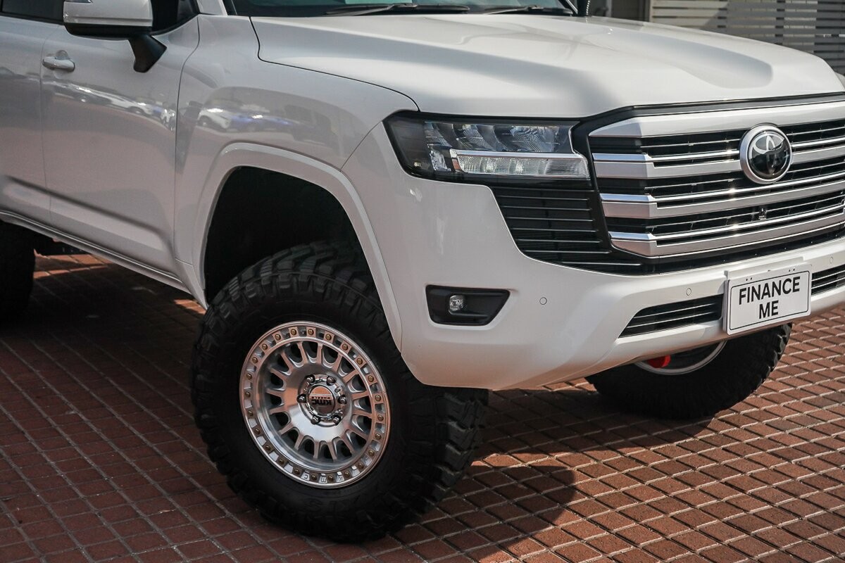 Toyota Landcruiser image 2