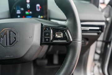 https://vehicle-cdn.autoleague.cloud/32225_81009925_13.jpg