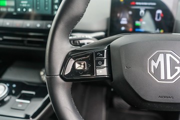 https://vehicle-cdn.autoleague.cloud/32225_81009925_14.jpg