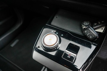 https://vehicle-cdn.autoleague.cloud/32225_81009925_17.jpg