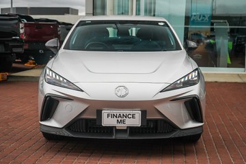 https://vehicle-cdn.autoleague.cloud/32225_81009925_3.jpg