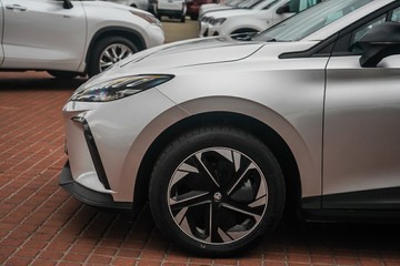https://vehicle-cdn.autoleague.cloud/32225_81009925_5.jpg