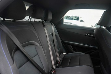 https://vehicle-cdn.autoleague.cloud/32225_81009925_9.jpg