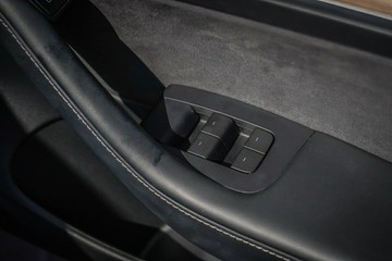 https://vehicle-cdn.autoleague.cloud/32225_81009933_11.jpg