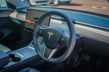 https://vehicle-cdn.autoleague.cloud/32225_81009933_12.jpg