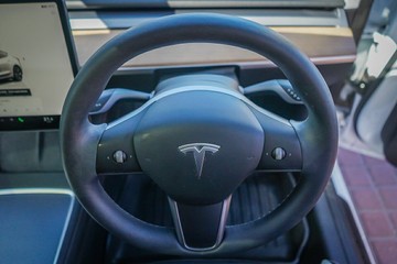 https://vehicle-cdn.autoleague.cloud/32225_81009933_13.jpg