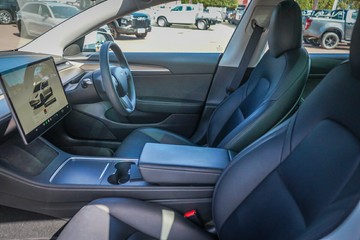 https://vehicle-cdn.autoleague.cloud/32225_81009933_19.jpg