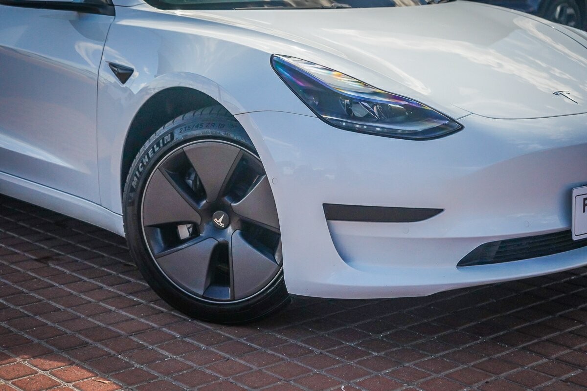 Tesla Model 3 image 2