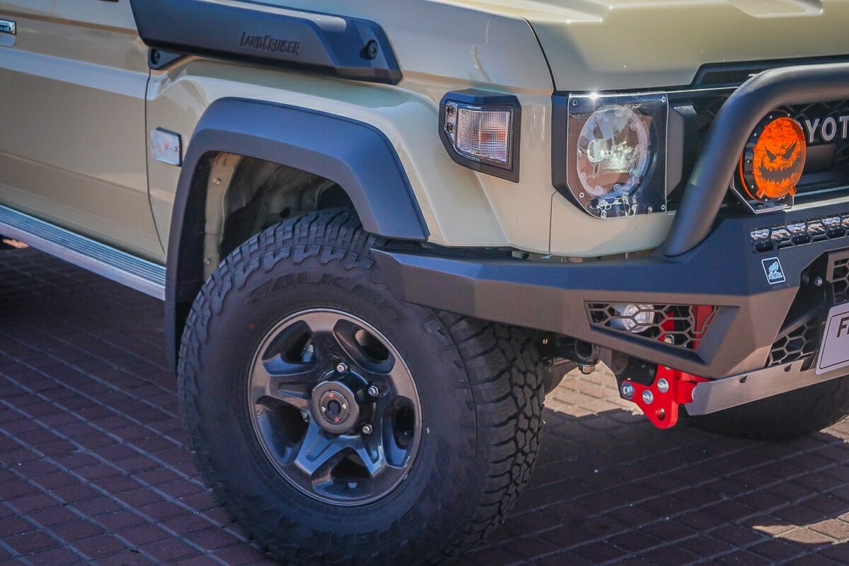 Toyota Landcruiser image 2