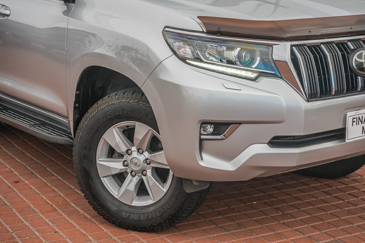 Toyota Landcruiser Prado image 2