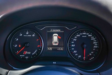 https://vehicle-cdn.autoleague.cloud/32225_81009952_15.jpg