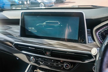 https://vehicle-cdn.autoleague.cloud/32225_81009961_17.jpg