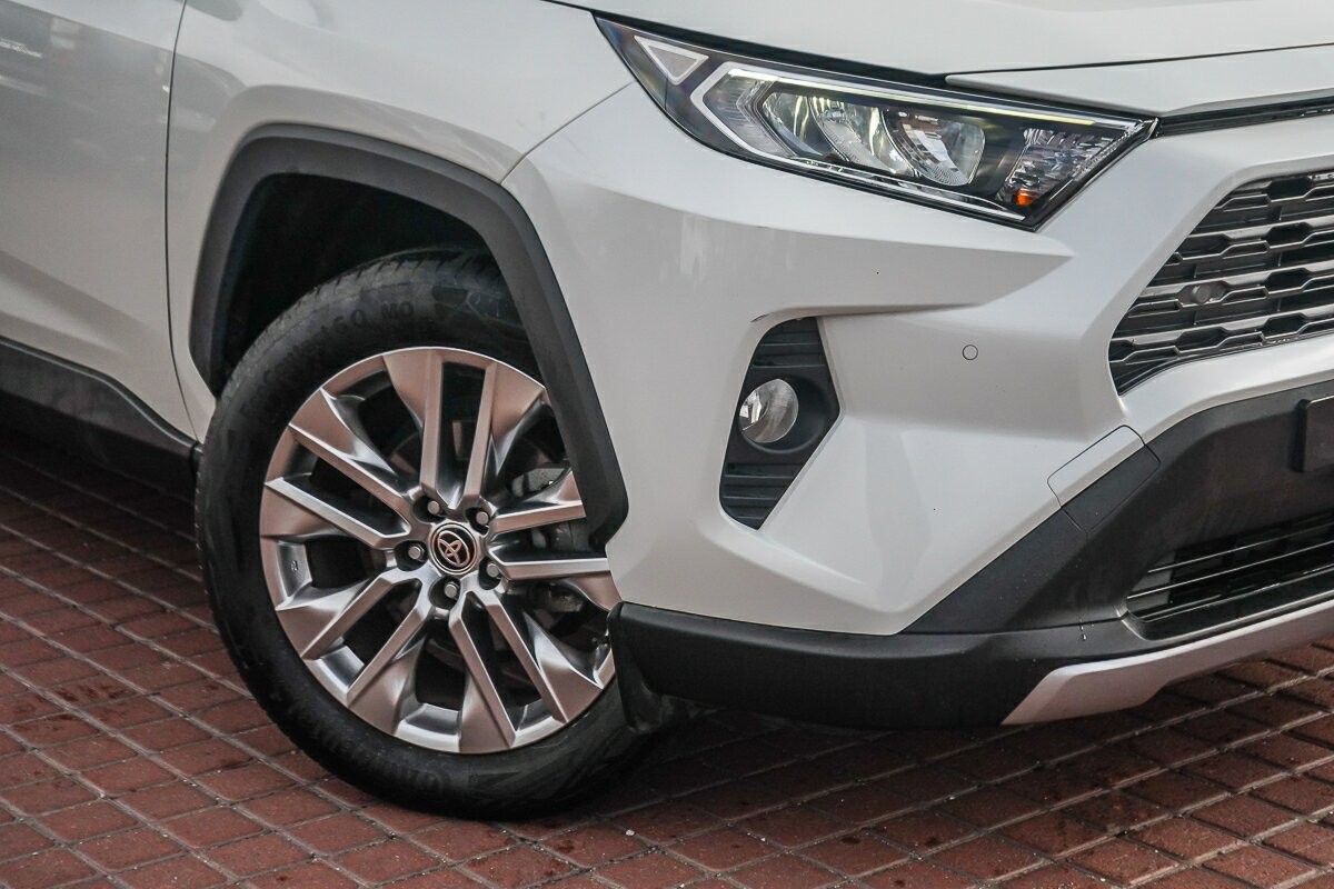 Toyota Rav4 image 2