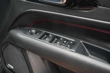https://vehicle-cdn.autoleague.cloud/32225_81009965_11.jpg