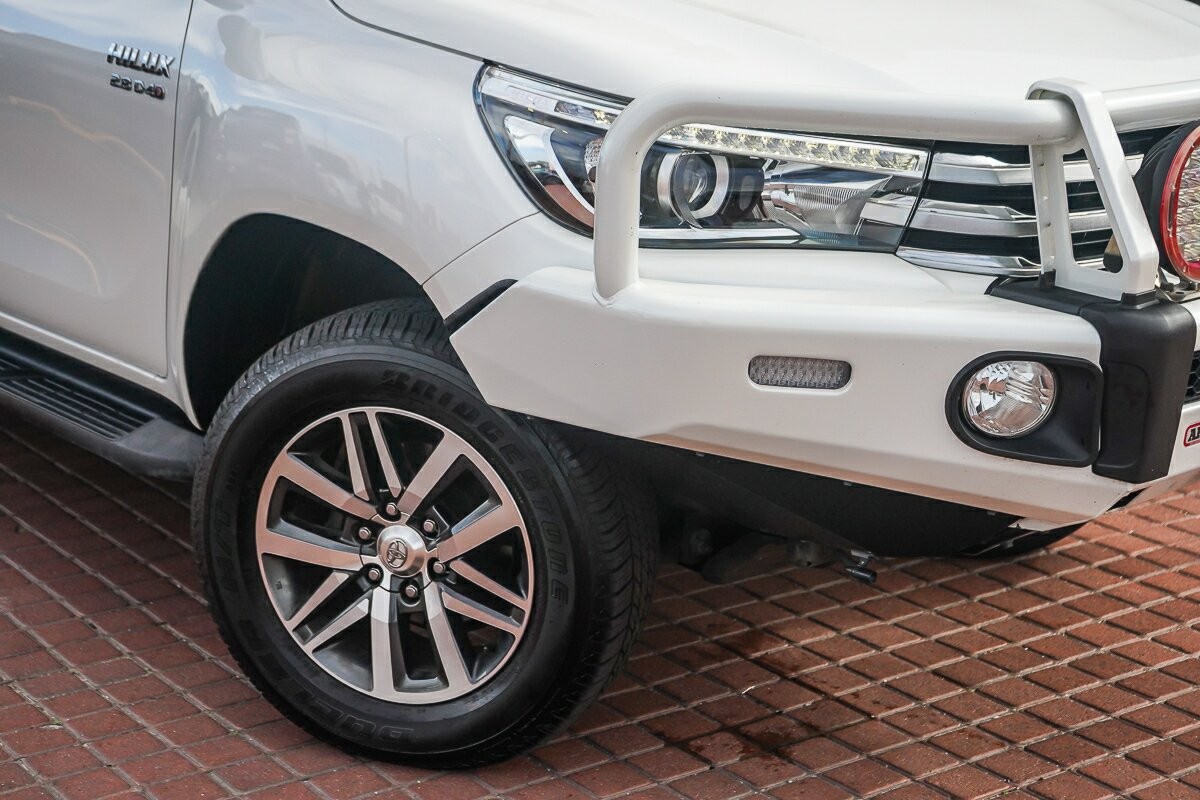 Toyota Hilux image 2