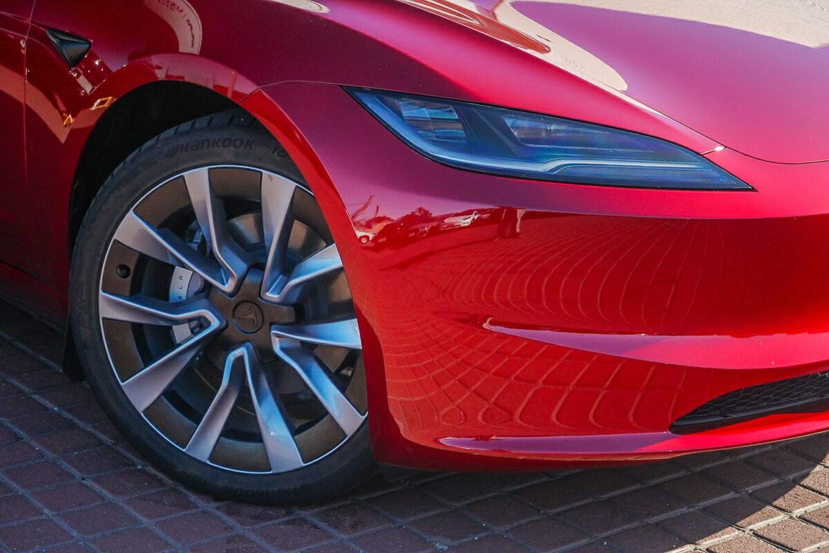 Tesla Model 3 image 2