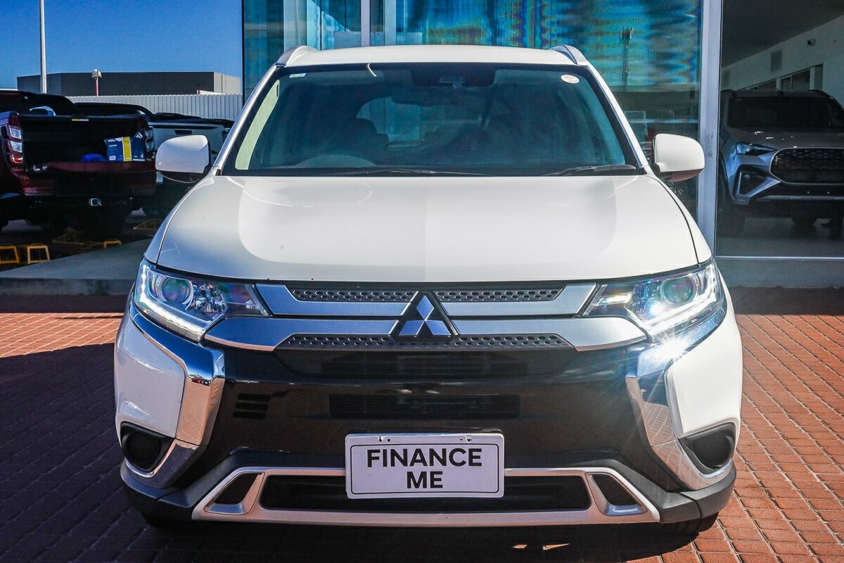 Mitsubishi Outlander image 3