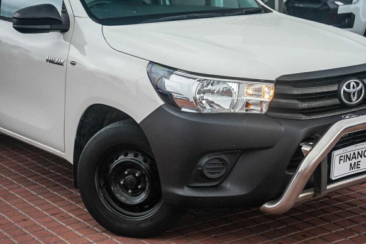 Toyota Hilux image 2