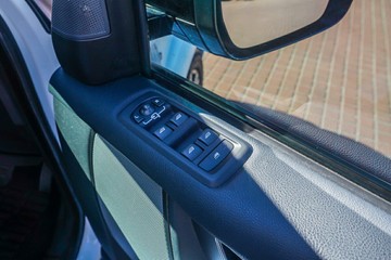 https://vehicle-cdn.autoleague.cloud/32225_81009981_12.jpg