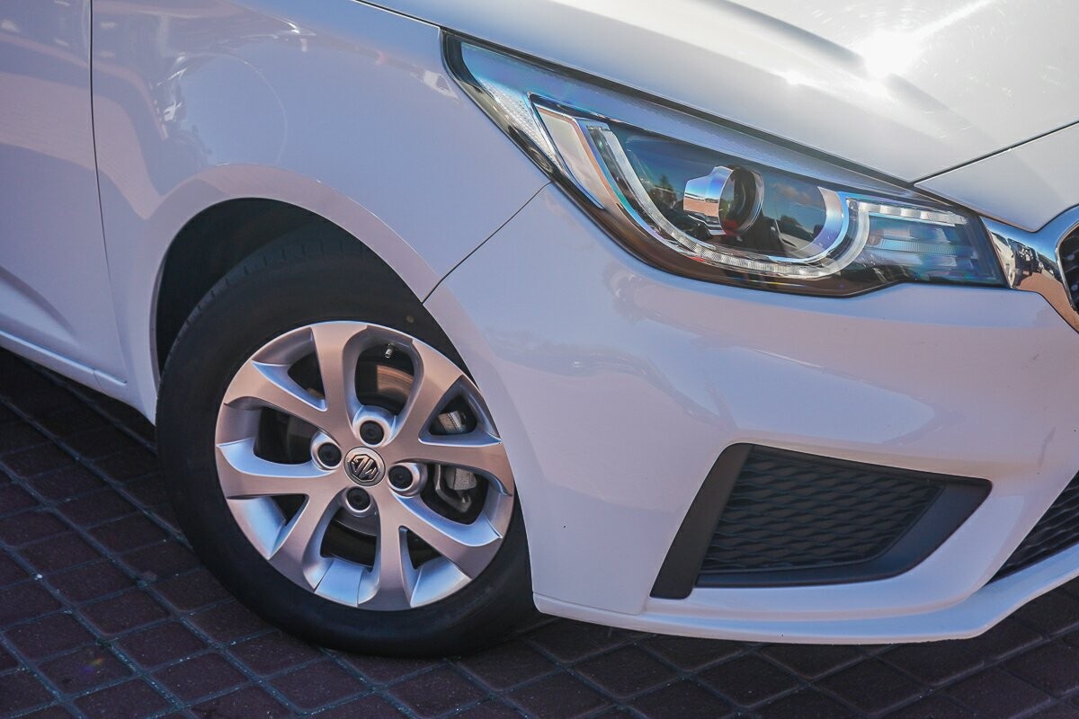 MG Mg3 image 2