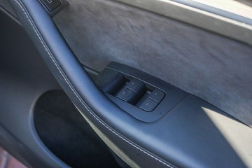 https://vehicle-cdn.autoleague.cloud/32225_81009991_13.jpg