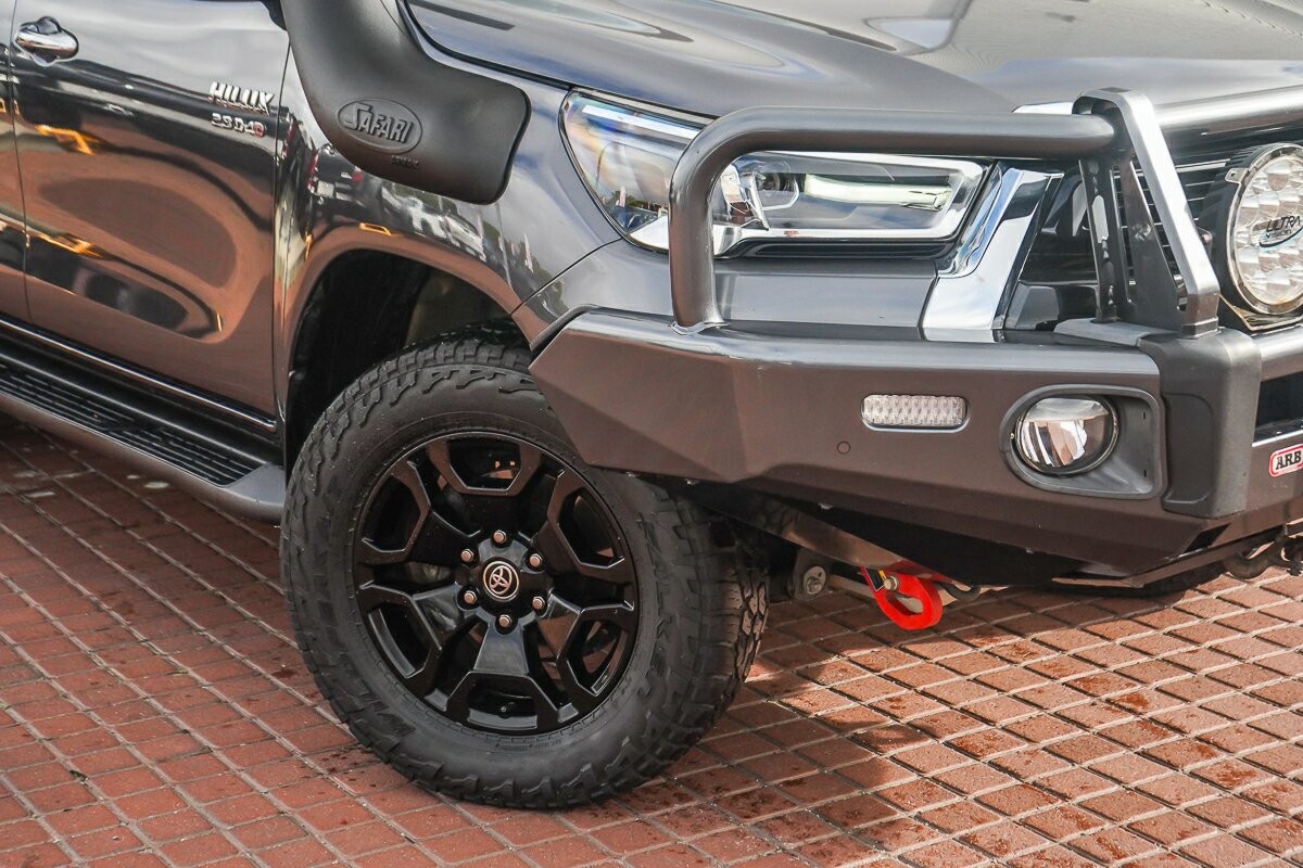 Toyota Hilux image 2