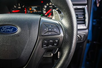 https://vehicle-cdn.autoleague.cloud/32225_81009995_13.jpg