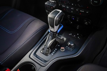 https://vehicle-cdn.autoleague.cloud/32225_81009995_17.jpg