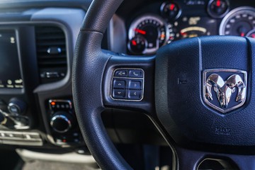 https://vehicle-cdn.autoleague.cloud/32225_81009998_17.jpg
