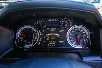 https://vehicle-cdn.autoleague.cloud/32225_81009998_18.jpg