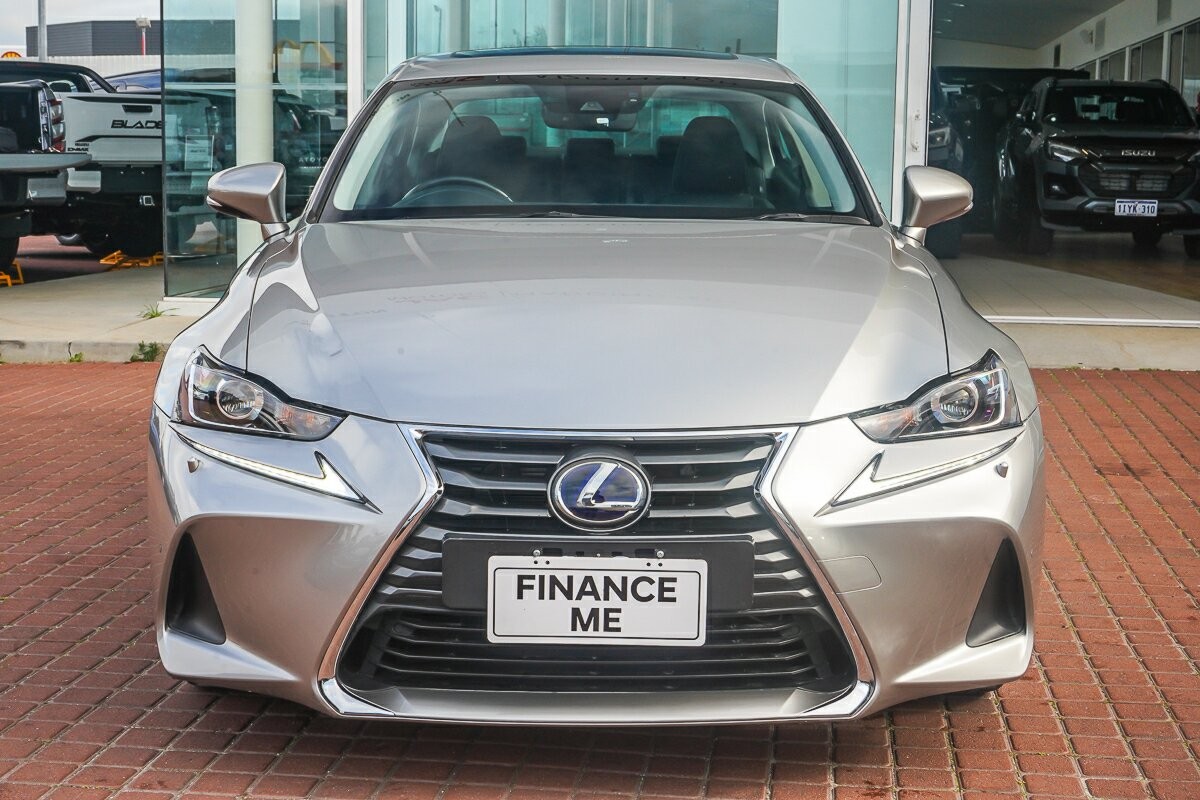 Lexus Is image 3