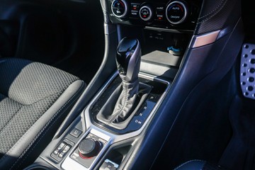 https://vehicle-cdn.autoleague.cloud/32225_81010004_18.jpg