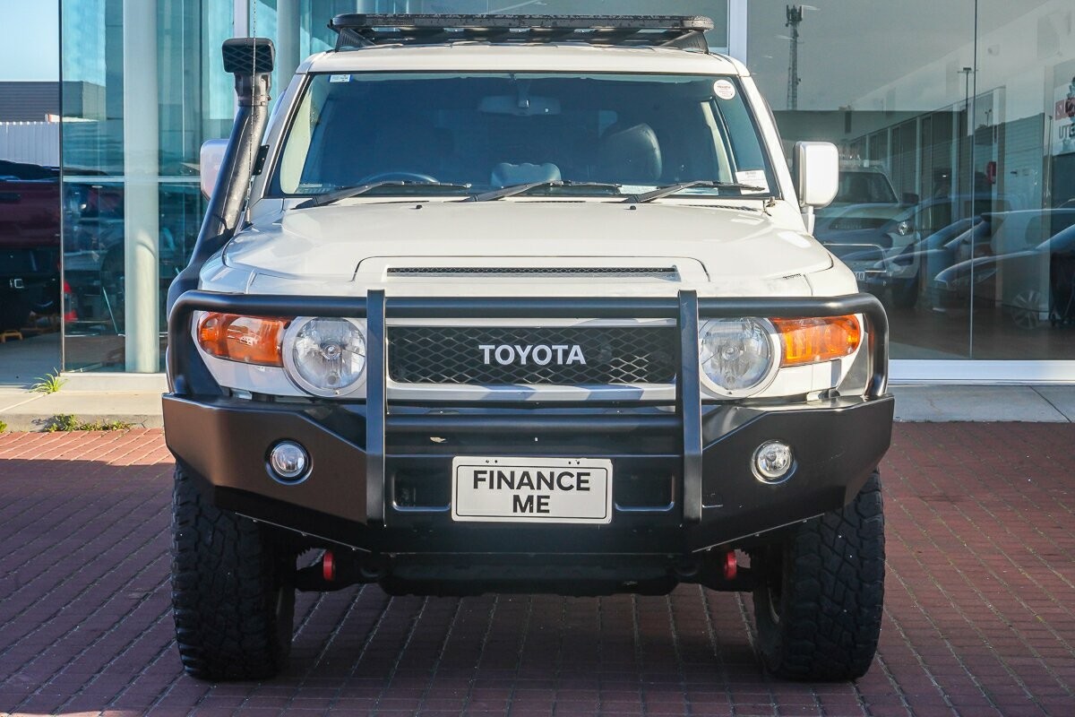 Toyota Fj Cruiser image 3