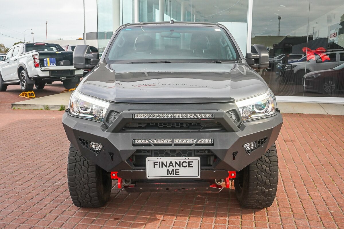 Toyota Hilux image 3