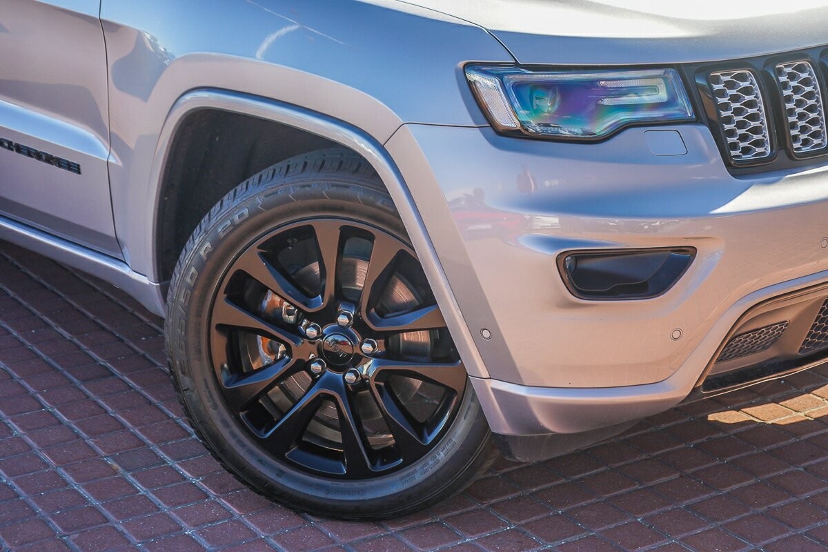 Jeep Grand Cherokee image 2